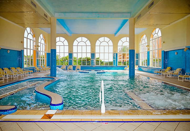 Piscine couverte  Nour Palace Resort et Thalasso