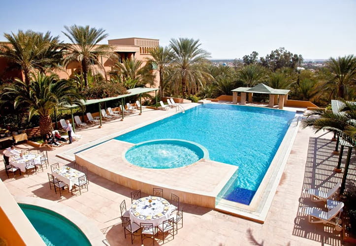 https://image.resabooking.com/images/image_panoramique/ksar_rouge_tozeur_2.jpg