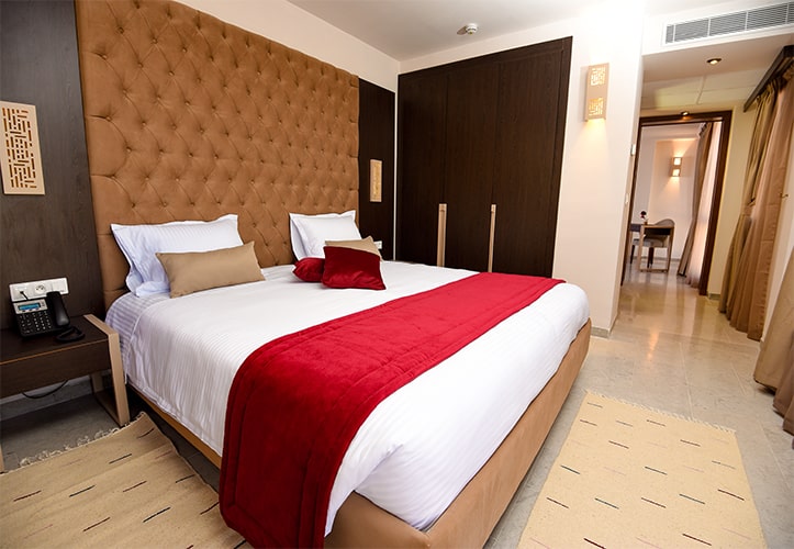 https://image.resabooking.com/images/image_panoramique/lescure_business_hotel_2.jpg